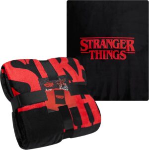 Plaid polaire rouge Stranger Things pour canapé 150 x 130 cm