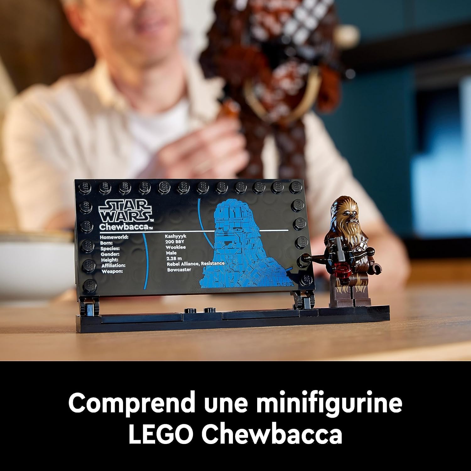 Chewbacca LEGO Star Wars avec arbalète, minifigurine et plaque descriptive – Image 7