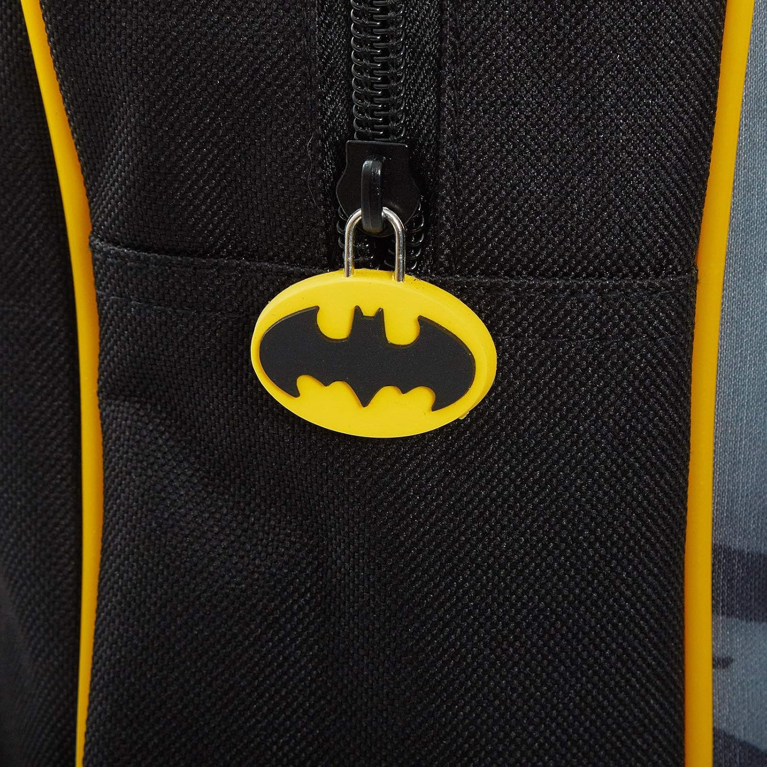 Sac à dos Batman 3D avec cape repliable pour enfants DC Comics – Image 4