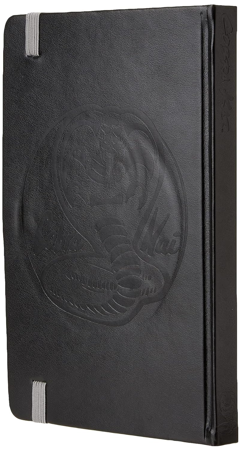 Carnet A5 Cobra Kai en similicuir avec badge en métal – Image 4