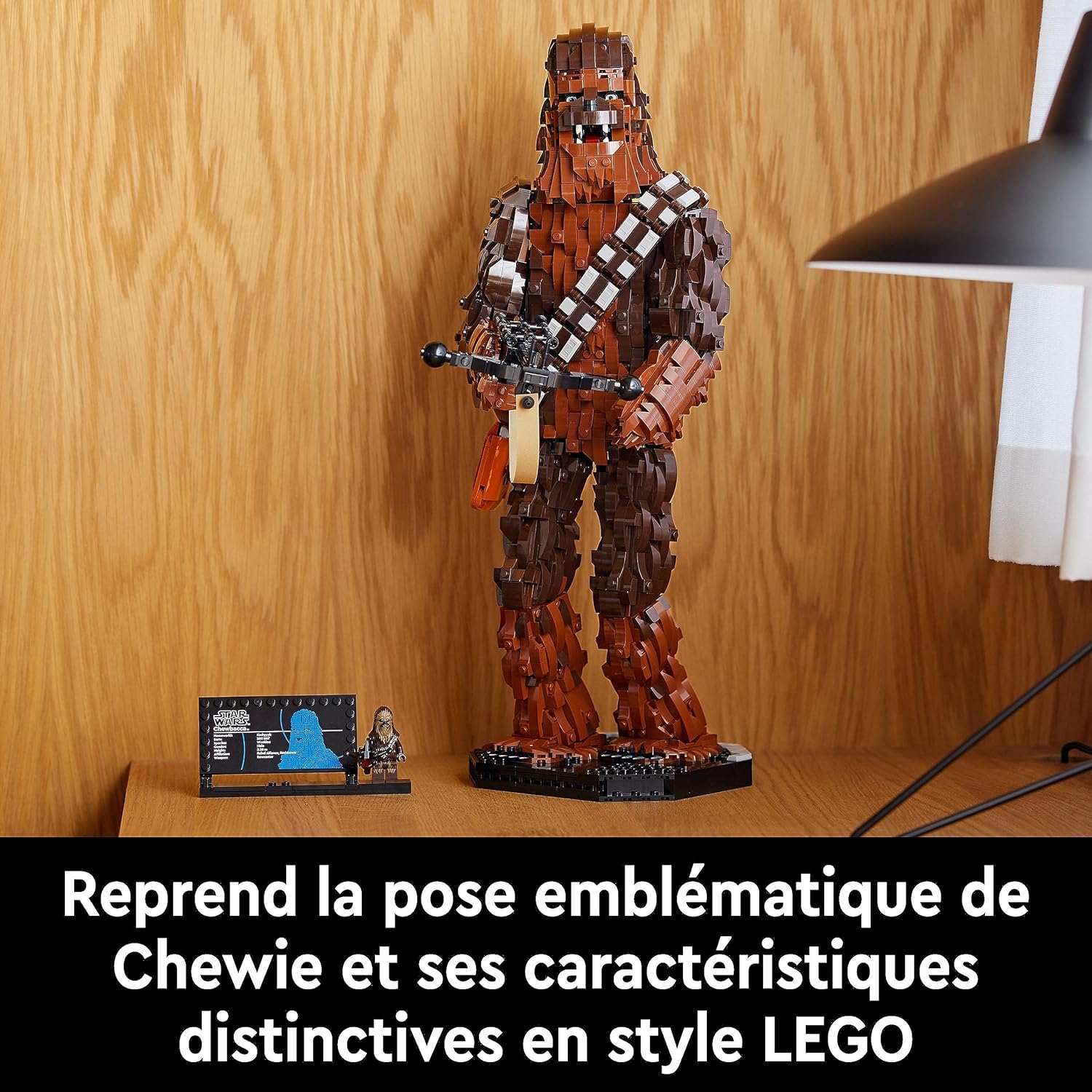 Chewbacca LEGO Star Wars avec arbalète, minifigurine et plaque descriptive – Image 4